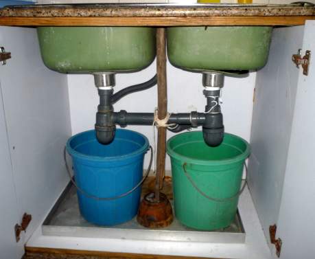 Kitchen sink plumbing